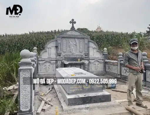 mộ đá công giáo