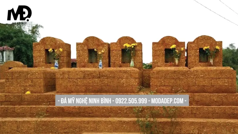 Mộ đá ong không mái (mộ hậu bành) hiện đại, tối giản