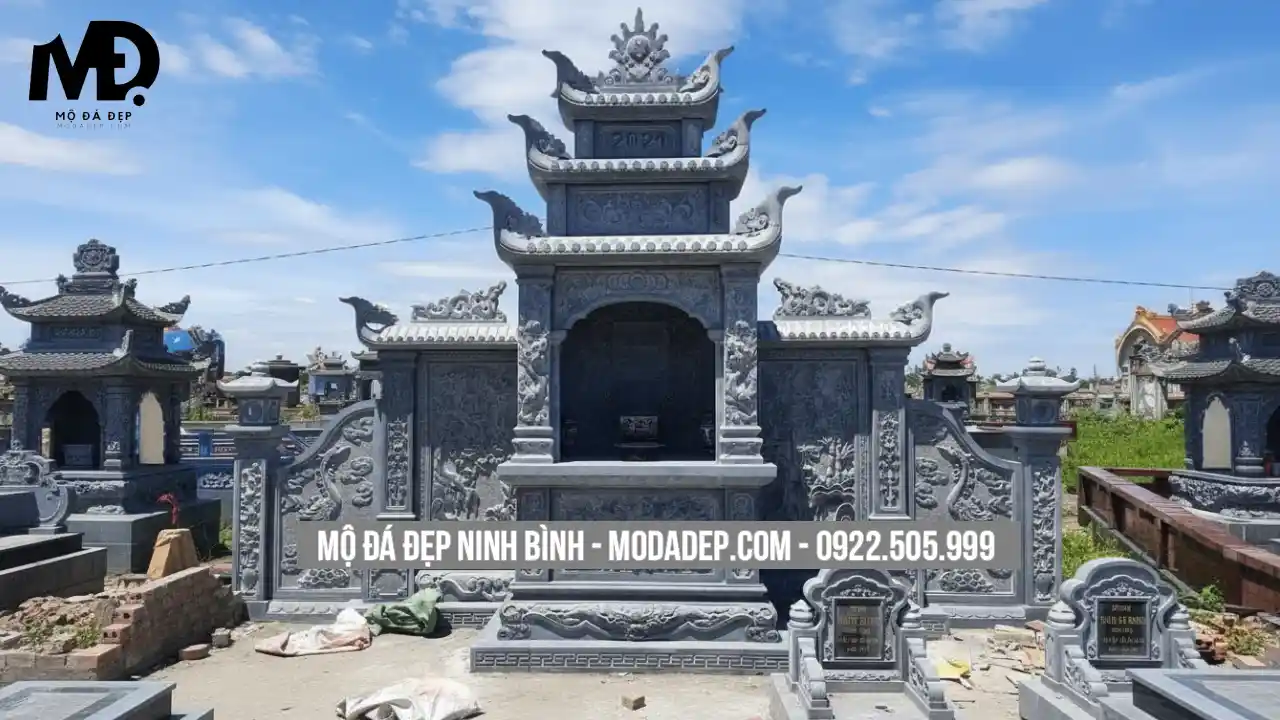 Lăng mộ đá xanh rêu nguyên khối