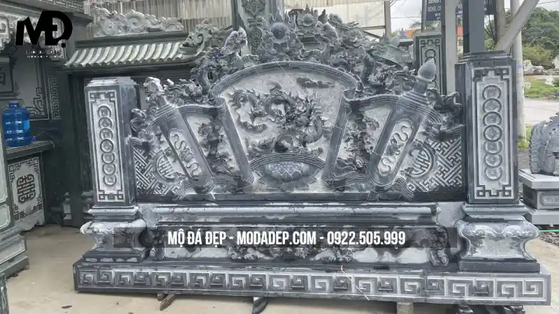 Việc lựa chọn chất liệu phụ thuộc vào ngân sách và phong cách tổng thể của khu lăng mộ.